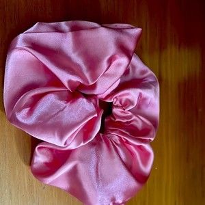 Scrunchie heart variation NWOT